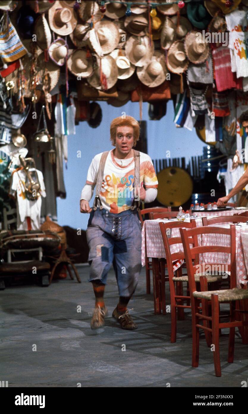 Die RSC-Besetzung in Aktion während der ATV-FERNSEHNETZPRODUKTION von Trevor Nunns musikalischer Adaption für das Fernsehen, KOMÖDIE DER FEHLER von William Shakespeare im Royal Shakespeare Theatre, Stratford-upon-Avon. Darsteller: Judi Dench, Francesca Annis, Michael Williams,- Mike Gwilym, Roger Reed, Nickolas Grace, Griffith Jones, Barbara Shelley, Robin Ellis. Die Aufführung wurde am 18. April 1978 vom Theater national übertragen. Stockfoto