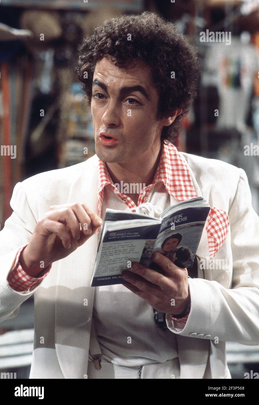 Die RSC-Besetzung in Aktion während der ATV-FERNSEHNETZPRODUKTION von Trevor Nunns musikalischer Adaption für das Fernsehen, KOMÖDIE DER FEHLER von William Shakespeare im Royal Shakespeare Theatre, Stratford-upon-Avon. Darsteller: Judi Dench, Francesca Annis, Michael Williams,- Mike Gwilym, Roger Reed, Nickolas Grace, Griffith Jones, Barbara Shelley, Robin Ellis. Die Aufführung wurde am 18. April 1978 vom Theater national übertragen. Stockfoto