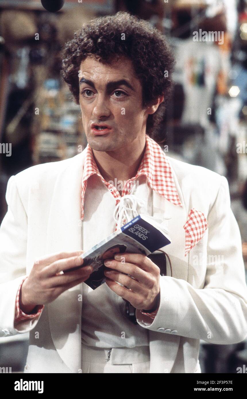 Die RSC-Besetzung in Aktion während der ATV-FERNSEHNETZPRODUKTION von Trevor Nunns musikalischer Adaption für das Fernsehen, KOMÖDIE DER FEHLER von William Shakespeare im Royal Shakespeare Theatre, Stratford-upon-Avon. Darsteller: Judi Dench, Francesca Annis, Michael Williams,- Mike Gwilym, Roger Reed, Nickolas Grace, Griffith Jones, Barbara Shelley, Robin Ellis. Die Aufführung wurde am 18. April 1978 vom Theater national übertragen. Stockfoto