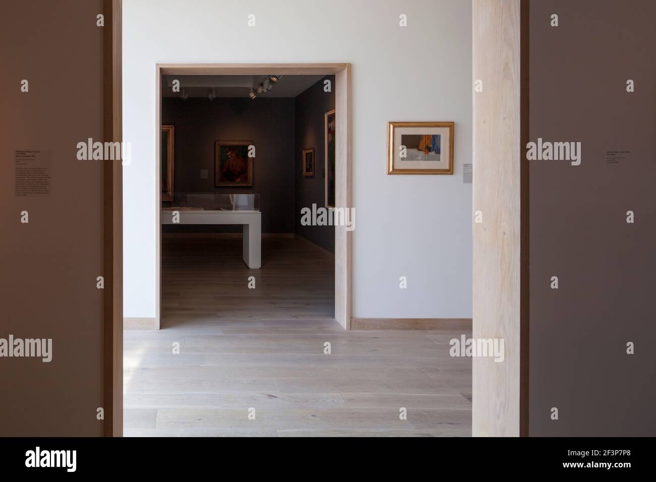 Blick durch verrohrte Oprnings, flache Perspektive - Jerwood Gallery, Hastings Stockfoto