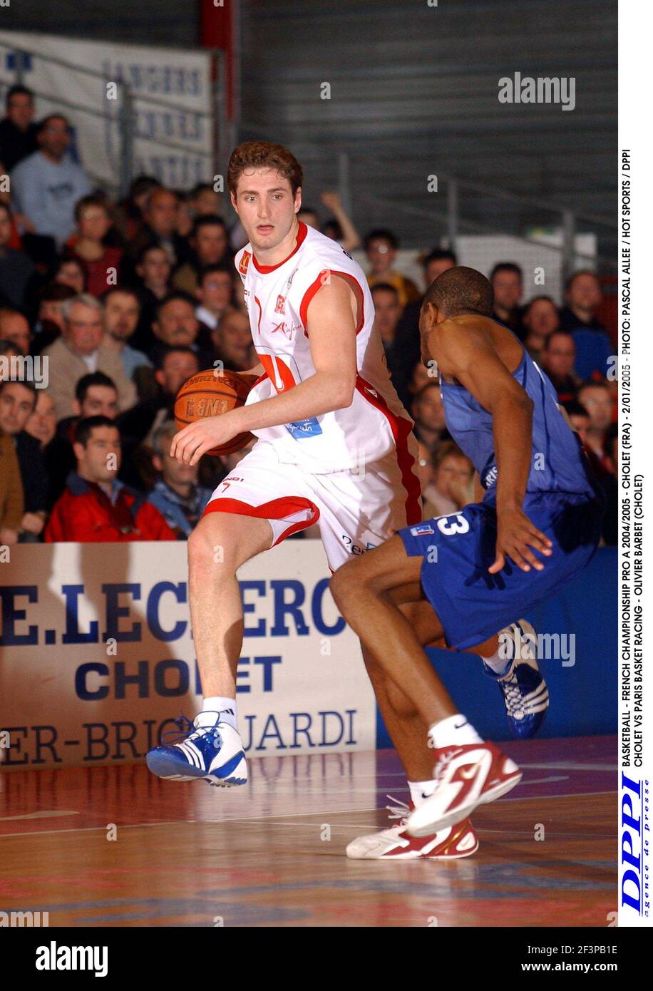 BASKETBALL - FRANZÖSISCHE MEISTERSCHAFT PRO A 2004/2005 - CHOLET (FRA) - 2/01/2005 - FOTO: PASCAL ALLEE / HOT SPORTS / DPPI CHOLET VS PARIS BASKET RACING - OLIVIER BARBET (CHOLET) Stockfoto