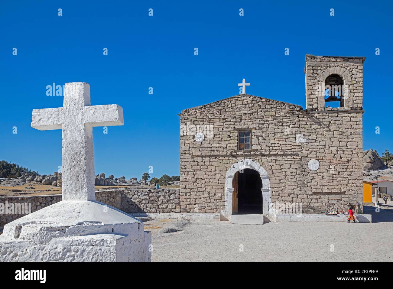 Mitte des 18th. Jahrhunderts Jesuiten San Ignacio Missionskirche im Tal der Pilze in der Nähe der Stadt Creel, Sierra Madre Occidental, Chihuahua, Mexiko Stockfoto