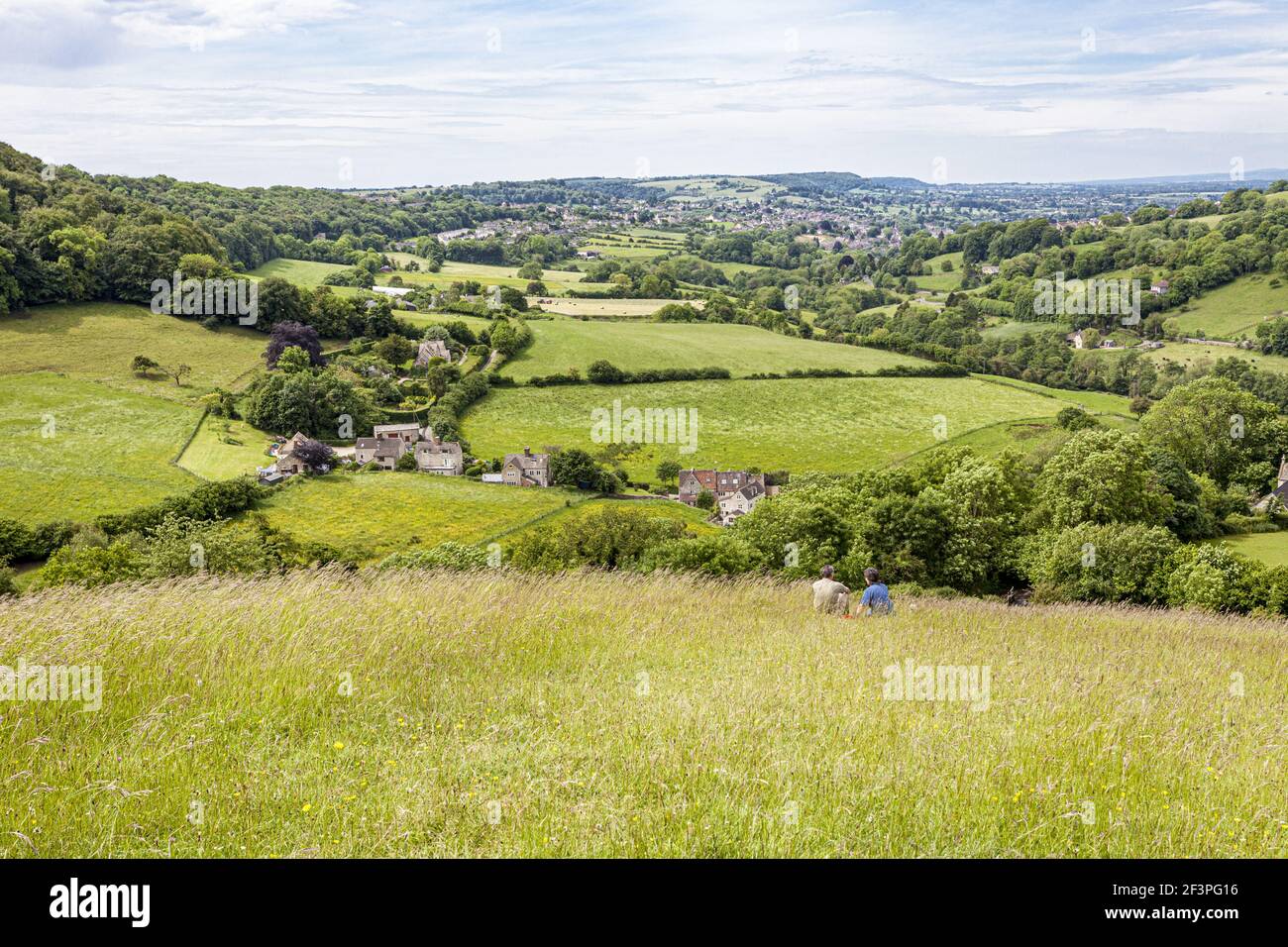 Blick Richtung SW auf die Vatch und Stroud von Swifts Hill im Slad Valley, Gloucestershire UK Stockfoto
