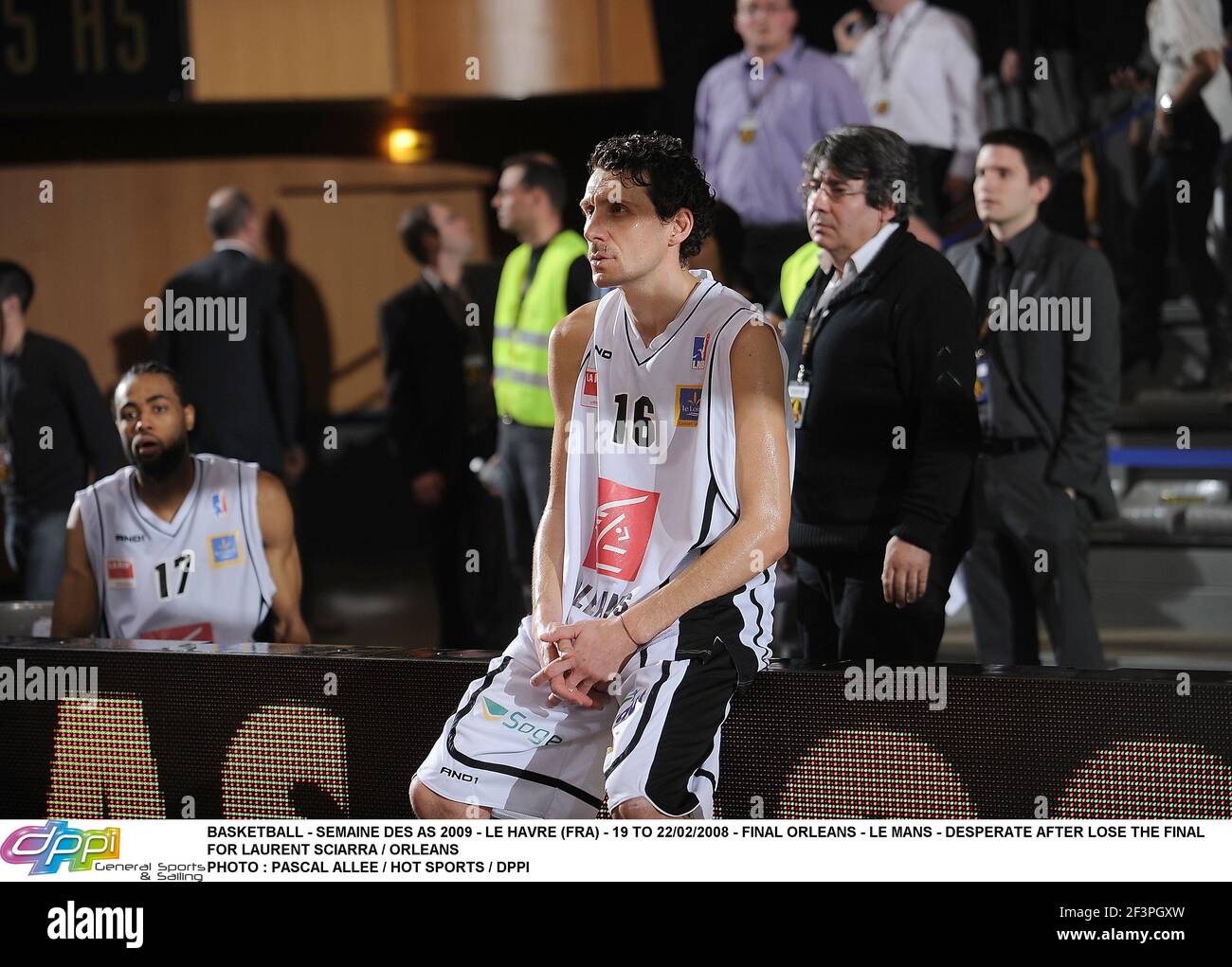 BASKETBALL - SEMAINE DES AS 2009 - LE HAVRE (FRA) - 19 BIS 22/02/2008 - FINALE ORLEANS - LE MANS - VERZWEIFELT NACH DEM FINALE FÜR LAURENT SCIARRA / ORLEANS FOTO : PASCAL ALLEE / HOT SPORTS / DPPI Stockfoto