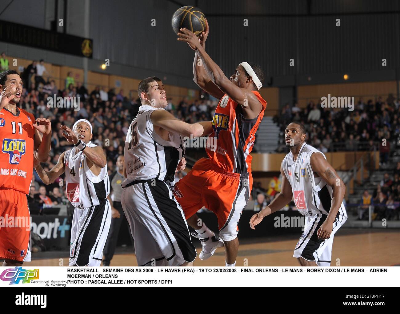 BASKETBALL - SEMAINE DES AS 2009 - LE HAVRE (FRA) - 19 BIS 22/02/2008 - FINALE ORLEANS - LE MANS - BOBBY DIXON / LE MANS - ADRIEN MOERMAN / ORLEANS FOTO : PASCAL ALLEE / HOT SPORTS / DPPI Stockfoto