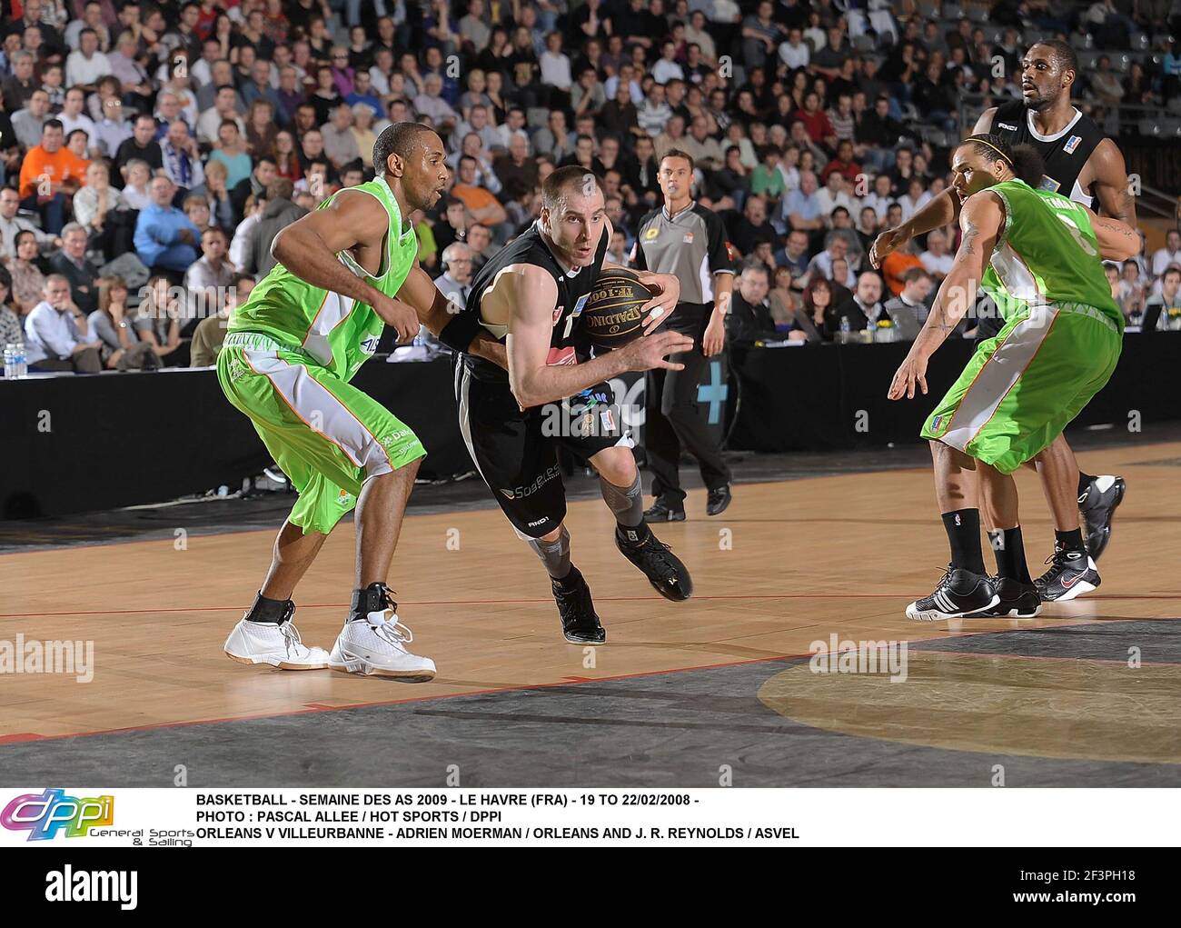 BASKETBALL - SEMAINE DES AS 2009 - LE HAVRE (FRA) - 19 BIS 22/02/2008 - FOTO : PASCAL ALLEE / HOT SPORTS / DPPI ORLEANS V VILLEURBANNE - ADRIEN MOERMAN / ORLEANS UND J. R. REYNOLDS / ASVEL Stockfoto