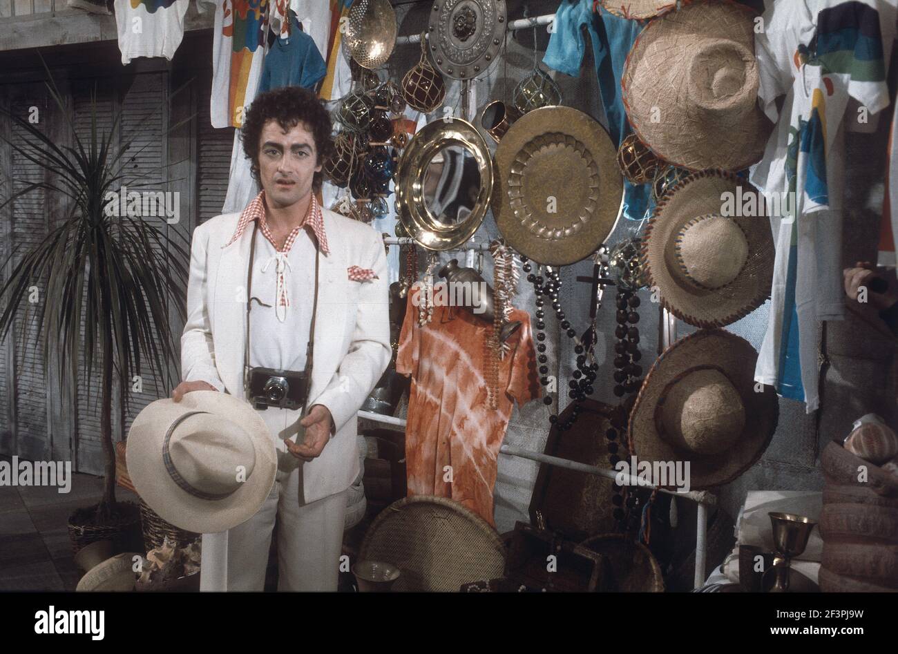 Die RSC-Besetzung in Aktion während der ATV-FERNSEHNETZPRODUKTION von Trevor Nunns musikalischer Adaption für das Fernsehen, KOMÖDIE DER FEHLER von William Shakespeare im Royal Shakespeare Theatre, Stratford-upon-Avon. Darsteller: Judi Dench, Francesca Annis, Michael Williams,- Mike Gwilym, Roger Reed, Nickolas Grace, Griffith Jones, Barbara Shelley, Robin Ellis. Die Aufführung wurde am 18. April 1978 vom Theater national übertragen. Stockfoto