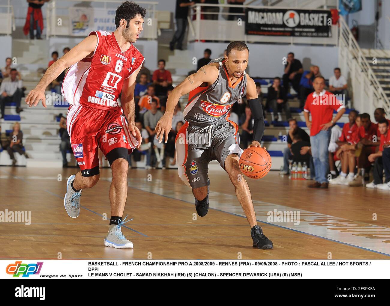 BASKETBALL - FRANZÖSISCHE MEISTERSCHAFT PRO A 2008/2009 - RENNES (FRA) - 09/09/2008 - FOTO : PASCAL ALLEE / HOT SPORTS / DPPI LE MANS V CHOLET - SAMAD NIKKHAH (IRN) (6) (CHALON) - SPENCER DEWARICK (USA) (6) (MSB) Stockfoto