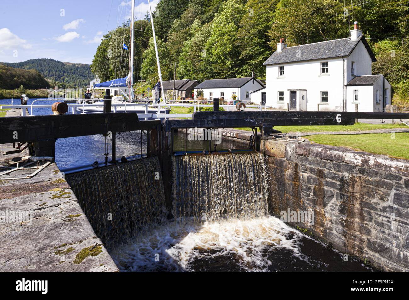 Crinan Canal - Lock 6 bei Cairnbaan, Argyll & Bute, Scotland UK Stockfoto