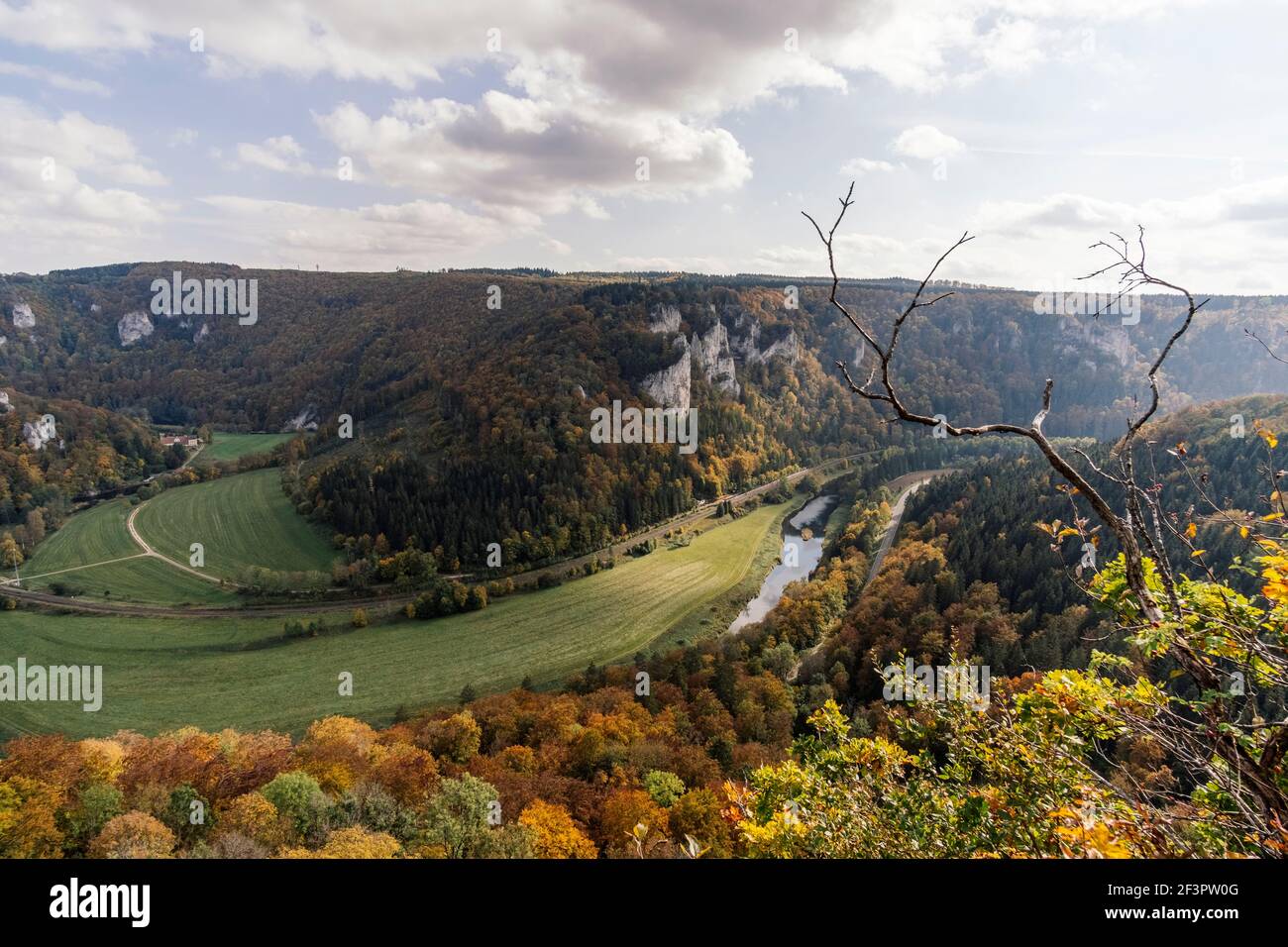 Donautal im Herbst Stockfoto