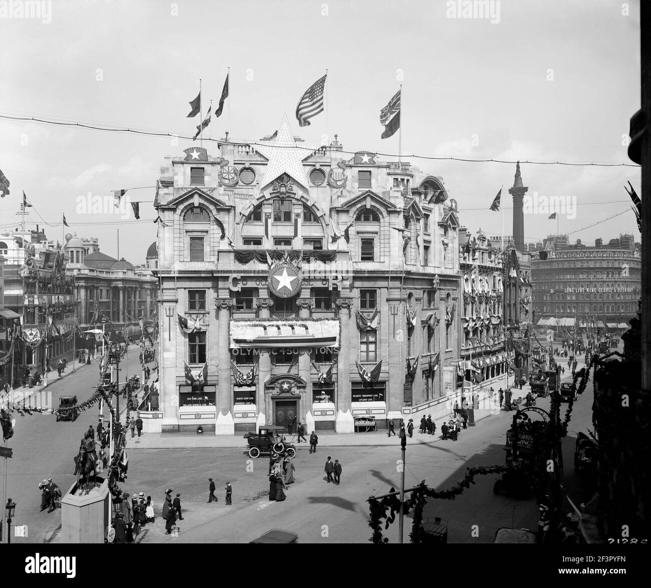 OCEANIC HOUSE, Cockspur Street, London. Das Londoner Büro der Reederei White Star Line wurde für die Krönung George V. (22nd. Juni 1911) i dekoriert Stockfoto