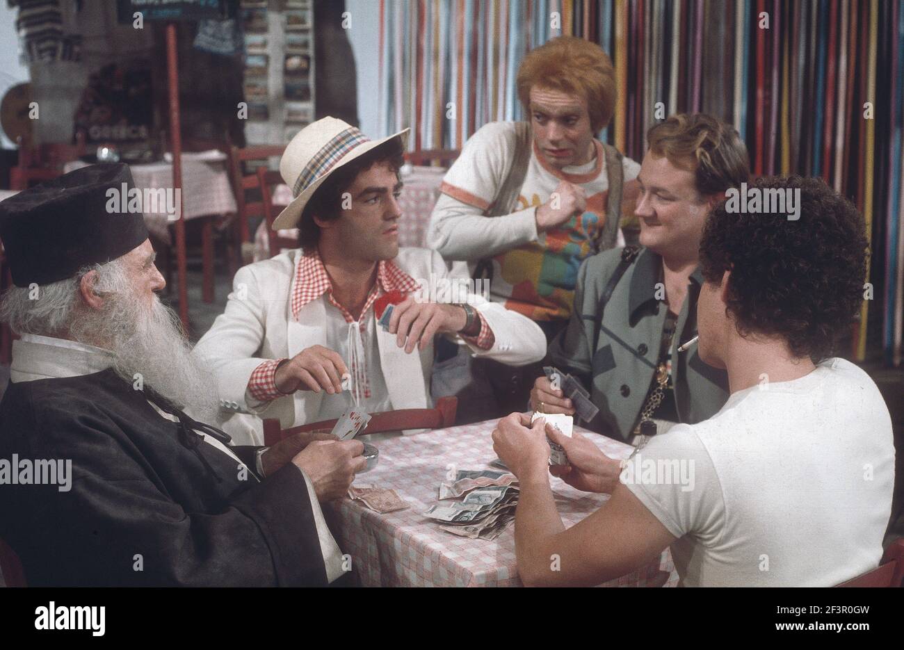 Die RSC-Besetzung in Aktion während der ATV-FERNSEHNETZPRODUKTION von Trevor Nunns musikalischer Adaption für das Fernsehen, KOMÖDIE DER FEHLER von William Shakespeare im Royal Shakespeare Theatre, Stratford-upon-Avon. Darsteller: Judi Dench, Francesca Annis, Michael Williams,- Mike Gwilym, Roger Reed, Nickolas Grace, Griffith Jones, Barbara Shelley, Robin Ellis. Die Aufführung wurde am 18. April 1978 vom Theater national übertragen. Stockfoto