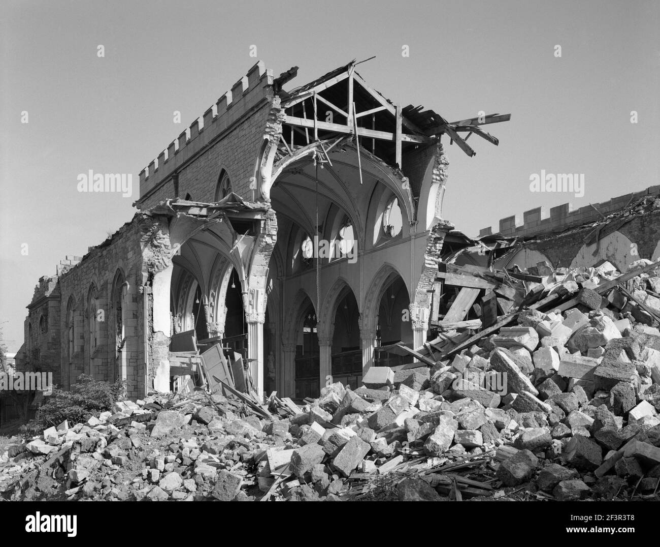 EXETER, Devon.die Überreste der St. Sidwell's Church in der Sidwell Street nach Bombenschäden während des Exeter-Blitzes, fotografiert von Margaret Tomlinson im Jahr 19 Stockfoto