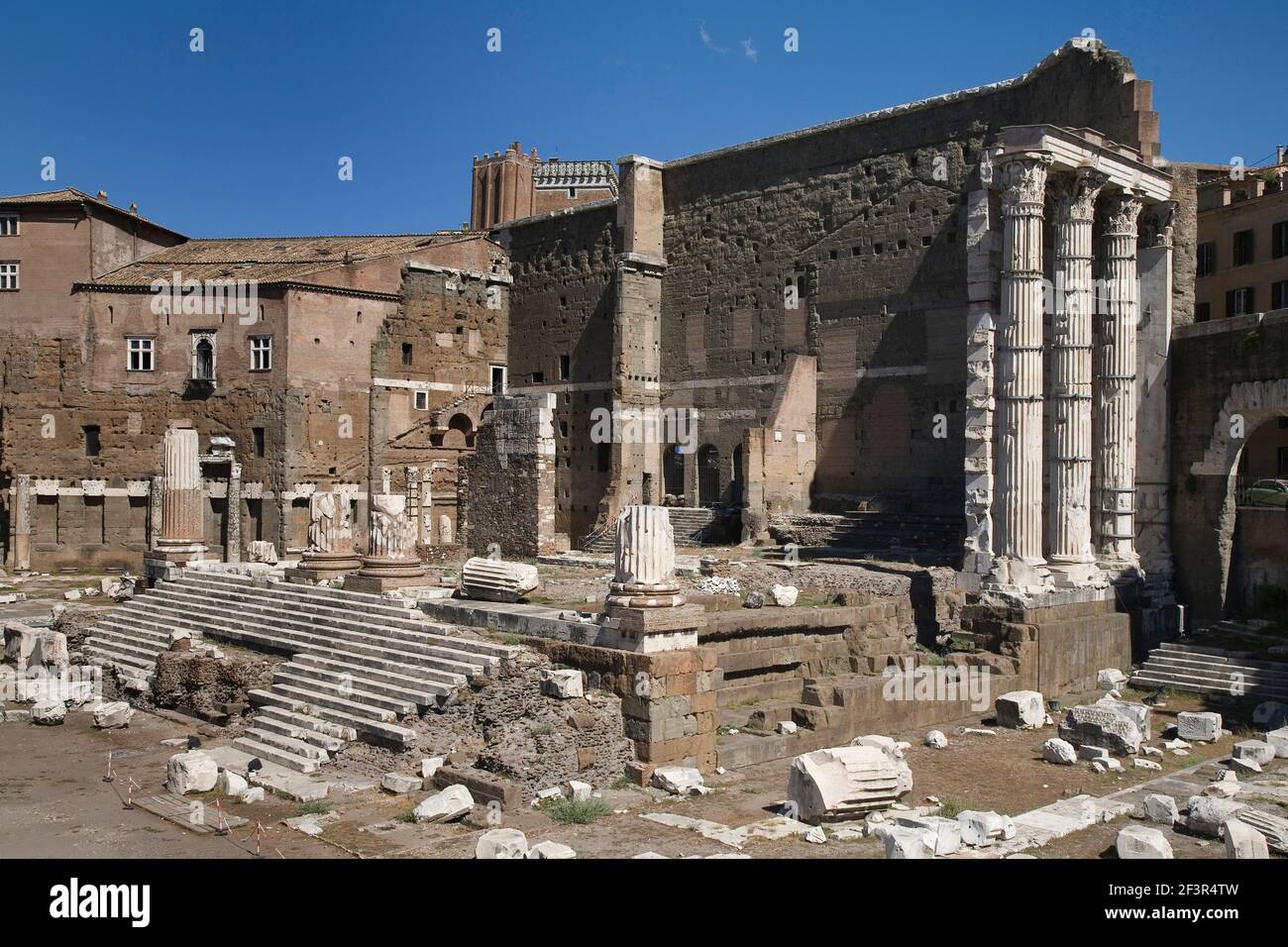 Ruinen aus dem Forum des Augustus einschließlich des Mars Ultor Tempels in der Via Sacra, Rom, Italien Stockfoto