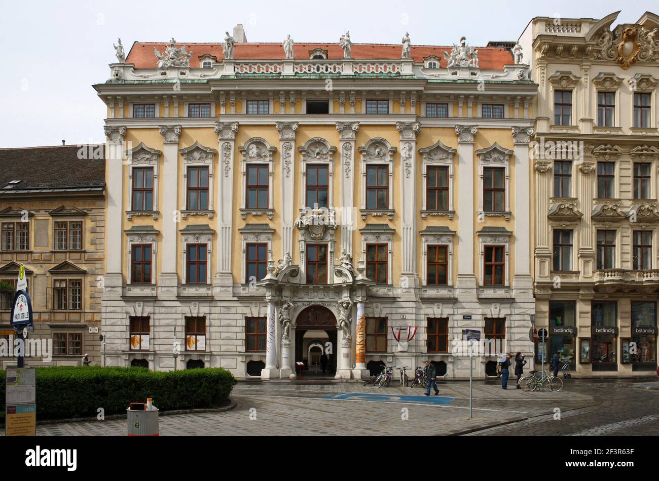Barockes Palais Kinsky, jetzt mit Geschäften, Restaurant und Auktionsräumen, Wien, Österreich Stockfoto