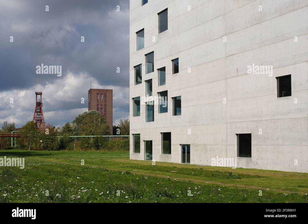 Die Zollverein School of Management and Design das erste Gebäude Entworfen von den Architekten Kazuyo Sejima und Ryue Nishizawa (SANAA Architects) Befindet sich i Stockfoto