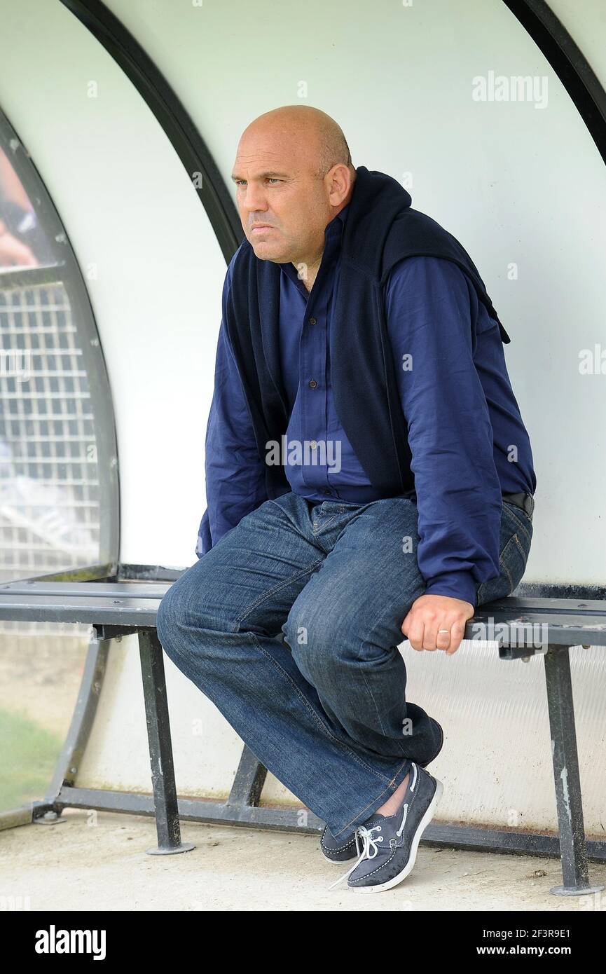 FUSSBALL - FREUNDSCHAFTSSPIELE 2010/2011 - STADE RENNAIS V FC LORIENT - 24/07/2010 - FOTO PASCAL ALLEE / DPPI - FREDERIC ANTONETTI (TRAINER RENNES) Stockfoto