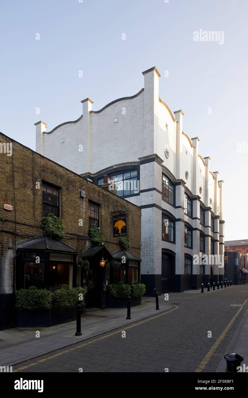 Sanderson & Sons Tapetenfabrik gebaut 1902 von Charles Voysey, London Stockfoto