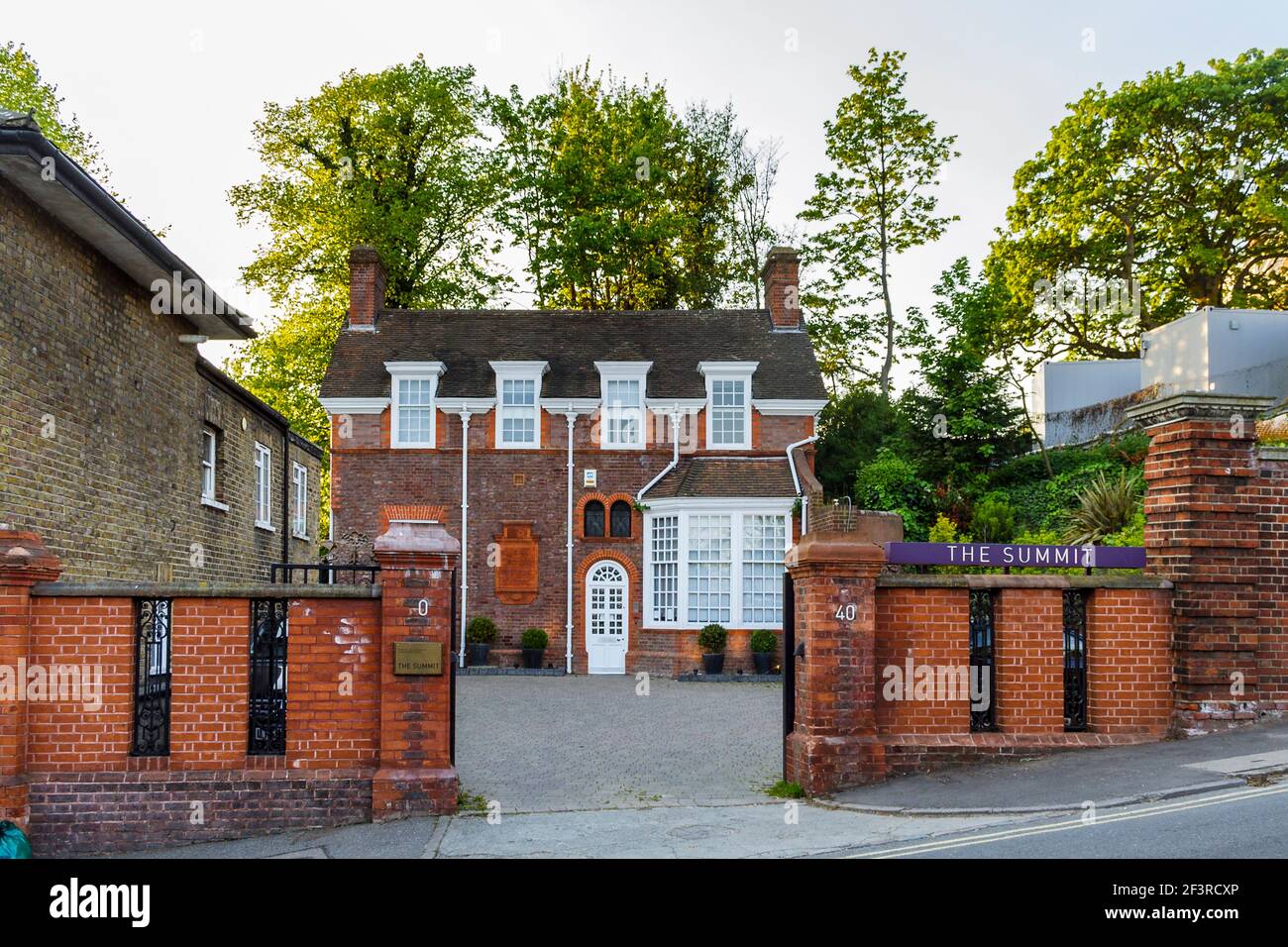 The Summit, ein Behandlungsservice für klinische Psychologie und Psychotherapie in einem renovierten viktorianischen Pub auf West Hill, Highgate Village, London, Großbritannien. Stockfoto