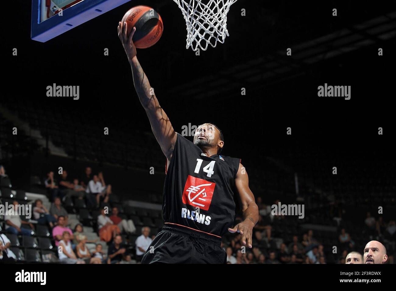 BASKETBALL - FRANZÖSISCHE MEISTERSCHAFT PRO A 2010/2011 - FREUNDSCHAFTSSPIEL - PAU LACQ ORTHEZ V ORLEANS - BOULAZAC (FRA) - 12/09/2010 - FOTO : PASCAL ALLEE / HOT SPORTS / DPPI - 14 TROY BELL (ORLÉANS) Stockfoto