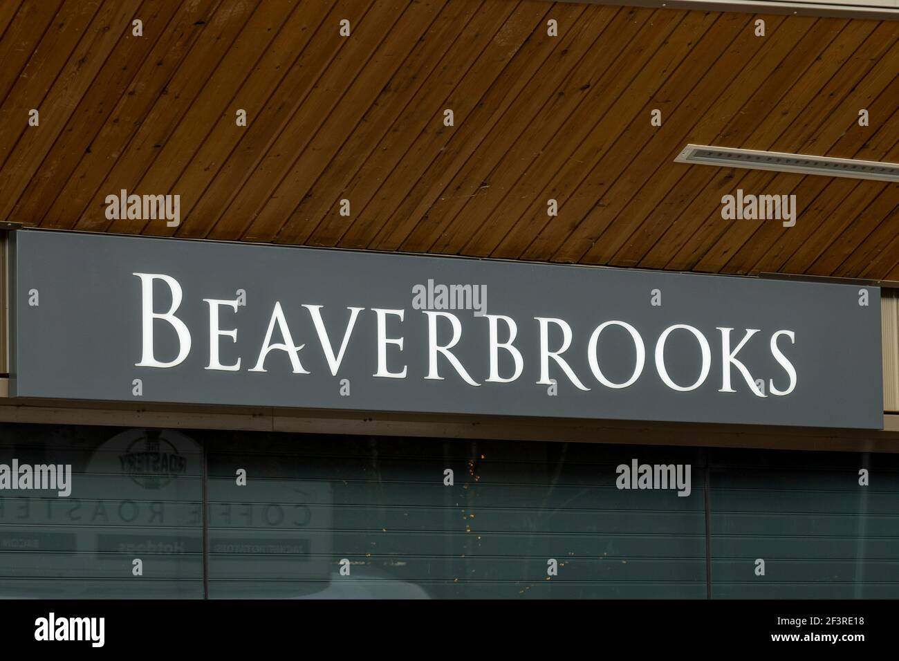 Ein Ladenschild in einem großen Juweliergeschäft Stockfoto