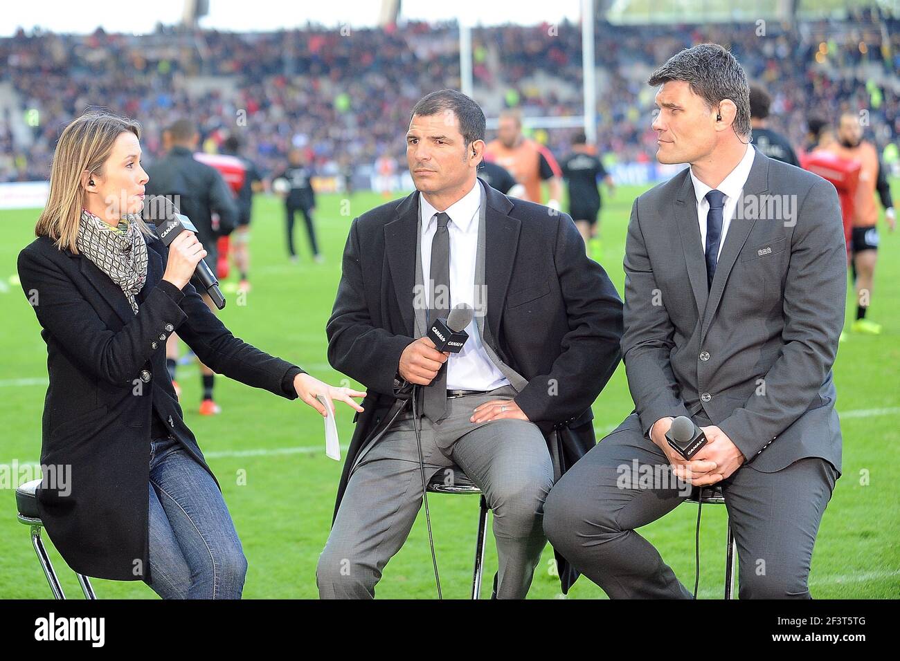 RUGBY - FRANZÖSISCHE MEISTERSCHAFT 2012/2013 - TOP 14 - FINALE 1/2 - RC TOULON GEGEN STADE TOULOUSAIN - 24/05/2013 - NANTES (FRA) - FOTO PASCAL ALLEE / DPPI - ISABELLE ITHURBURU, MARC LIEVREMONT ET FABIEN PELOUS CANAL PLUS Stockfoto