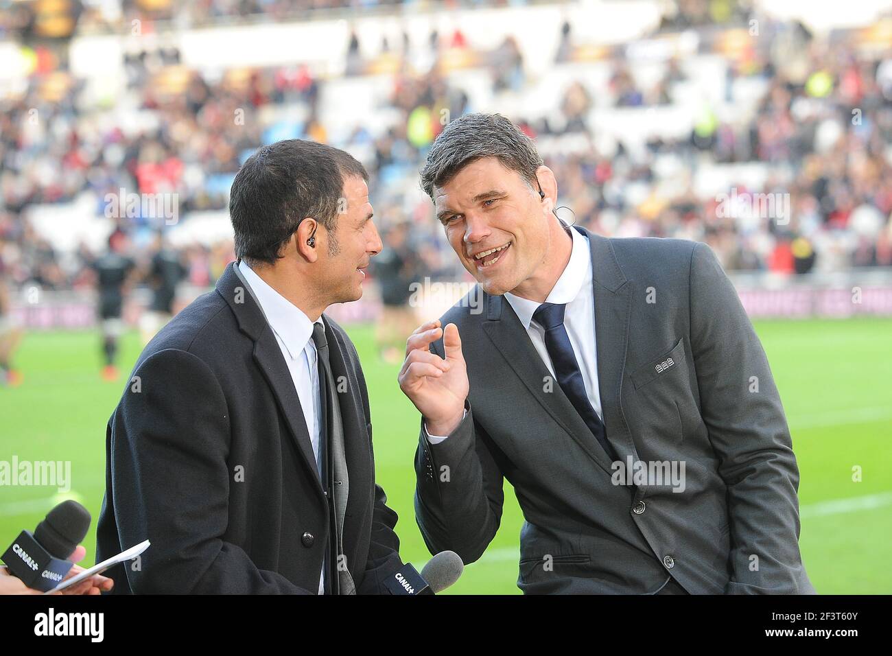 RUGBY - FRANZÖSISCHE MEISTERSCHAFT 2012/2013 - TOP 14 - 1/2 FINALE - RC TOULON / STADE TOULOUSAIN - 24/05/2013 - NANTES (FRA) - FOTO PASCAL ALLEE / DPPI - MARC Lievremont (Canal Plus Berater) / Fabien Pelous (Canal Plus Berater) Stockfoto