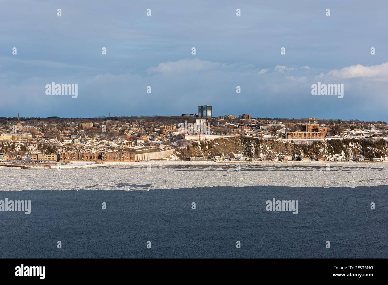 Winteransicht von Levis und dem St. Lawrence Fluss aus der alten Stadt Quebec Stockfoto