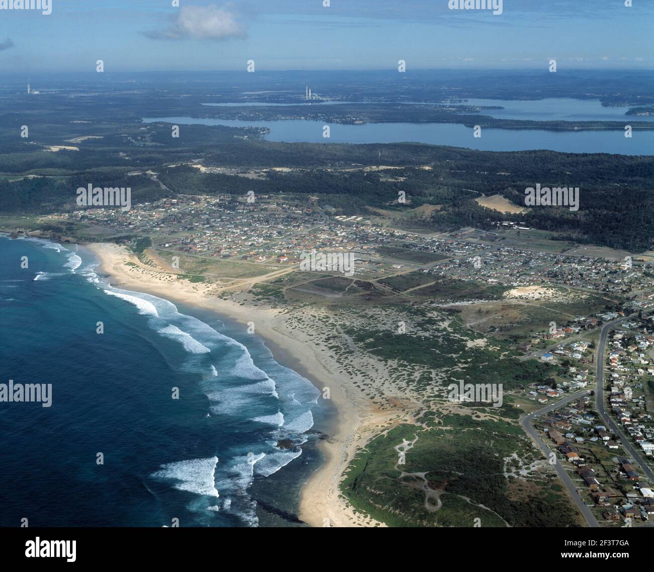 Australien. New South Wales. Central Coast Region. Luftaufnahme von Swansea mit Caves Beach Küste. Stockfoto