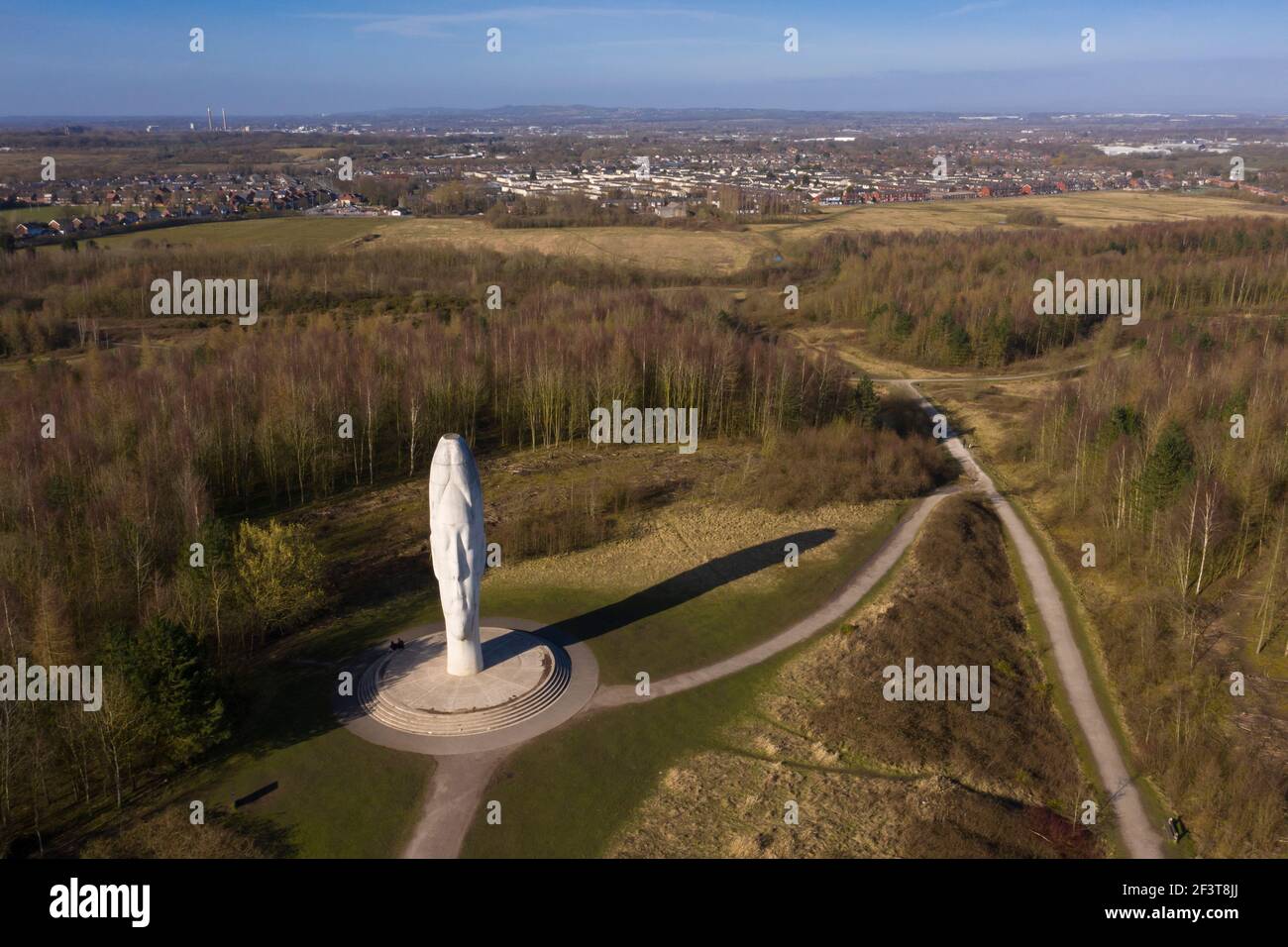 Warrington, Großbritannien, 17th. März 2021. Dream ist eine Skulptur aus dem Jahr 2009 und ein Kunstwerk von Jaume Plensa in Sutton, St Helens, Merseyside. Das Projekt wurde im Rahmen des Big Art Project in Zusammenarbeit mit dem Arts Council England, dem Art Fund und Channel 4, Warrington, UK, finanziert und kostet etwa £1,8m (entspricht £2,43 Millionen im Jahr 2019). Kredit: Jon Super/Alamy. Stockfoto