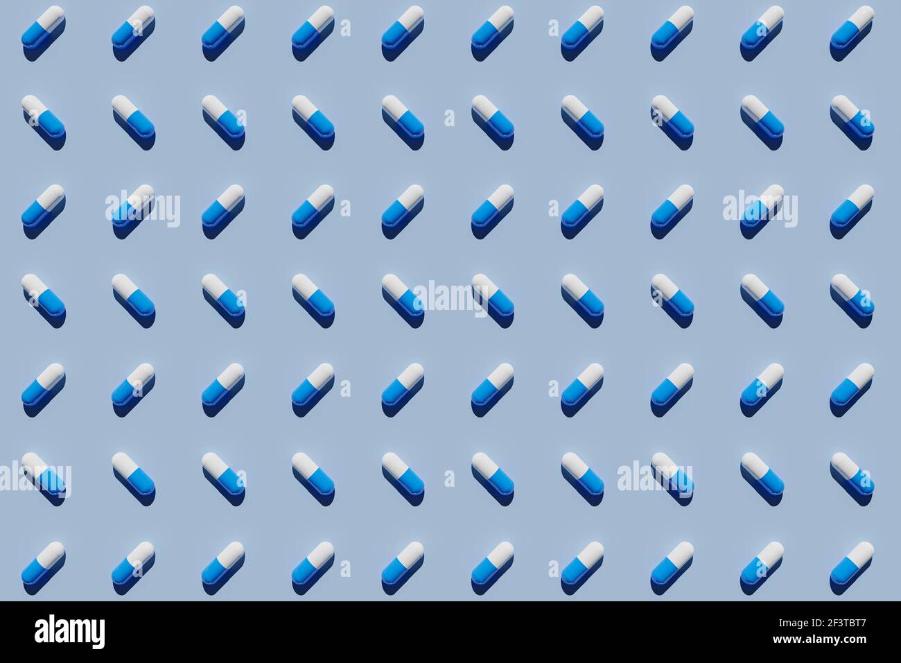 Blaue und weiße Kapseln auf blauem Hintergrund. 3D Rendern Stockfoto