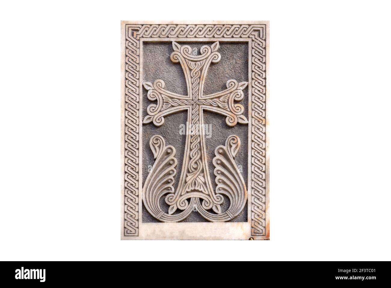 Armenisches christliches Kreuz in Stein gemeißelt isoliert. Alte ornamentale christliche Kreuz auf Stein in der Kirche. Stockfoto