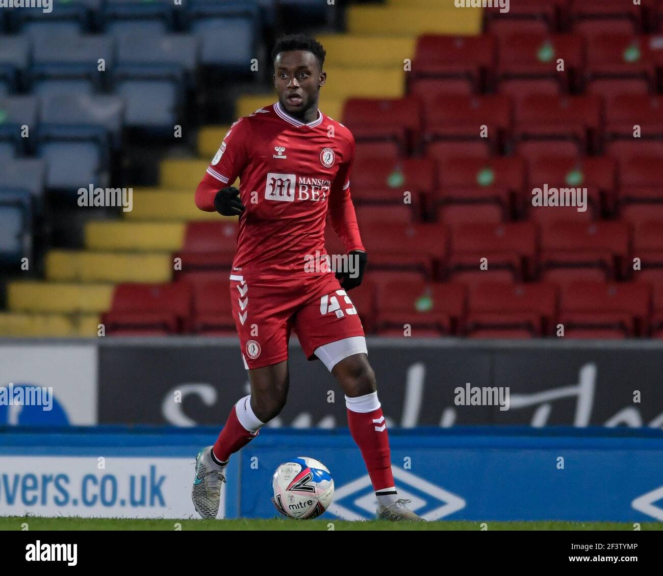 Blackburn, Großbritannien. März 2021, 17th. Steven Sessegnon #43 von Bristol City mit dem Ball in Blackburn, UK am 3/17/2021. (Foto von Simon Whitehead/News Images/Sipa USA) Quelle: SIPA USA/Alamy Live News Stockfoto