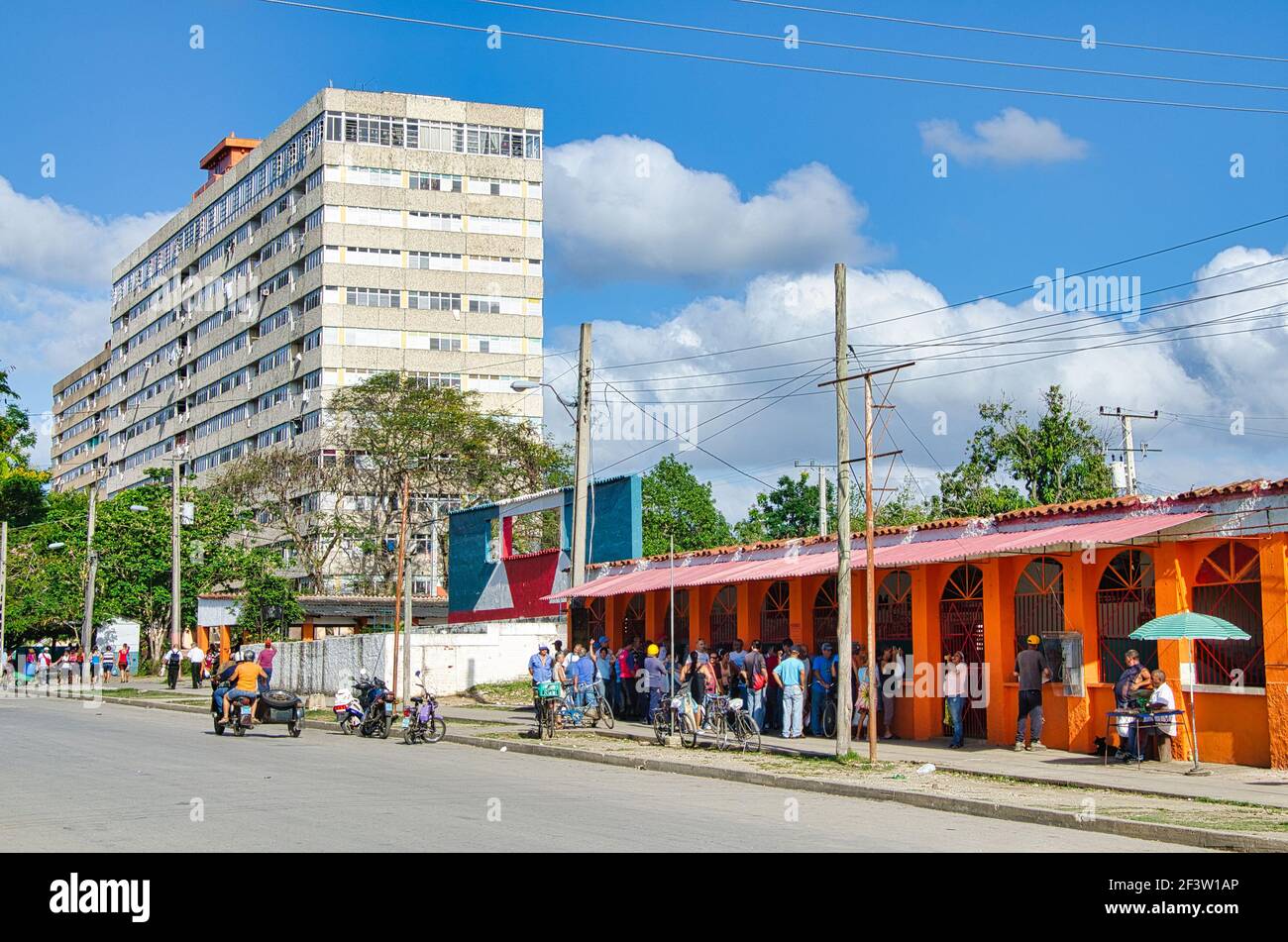 Weitwinkel des Sandino-Viertels mit den 12-stöckigen Gebäuden, Santa Clara, Kuba, 2012 Stockfoto