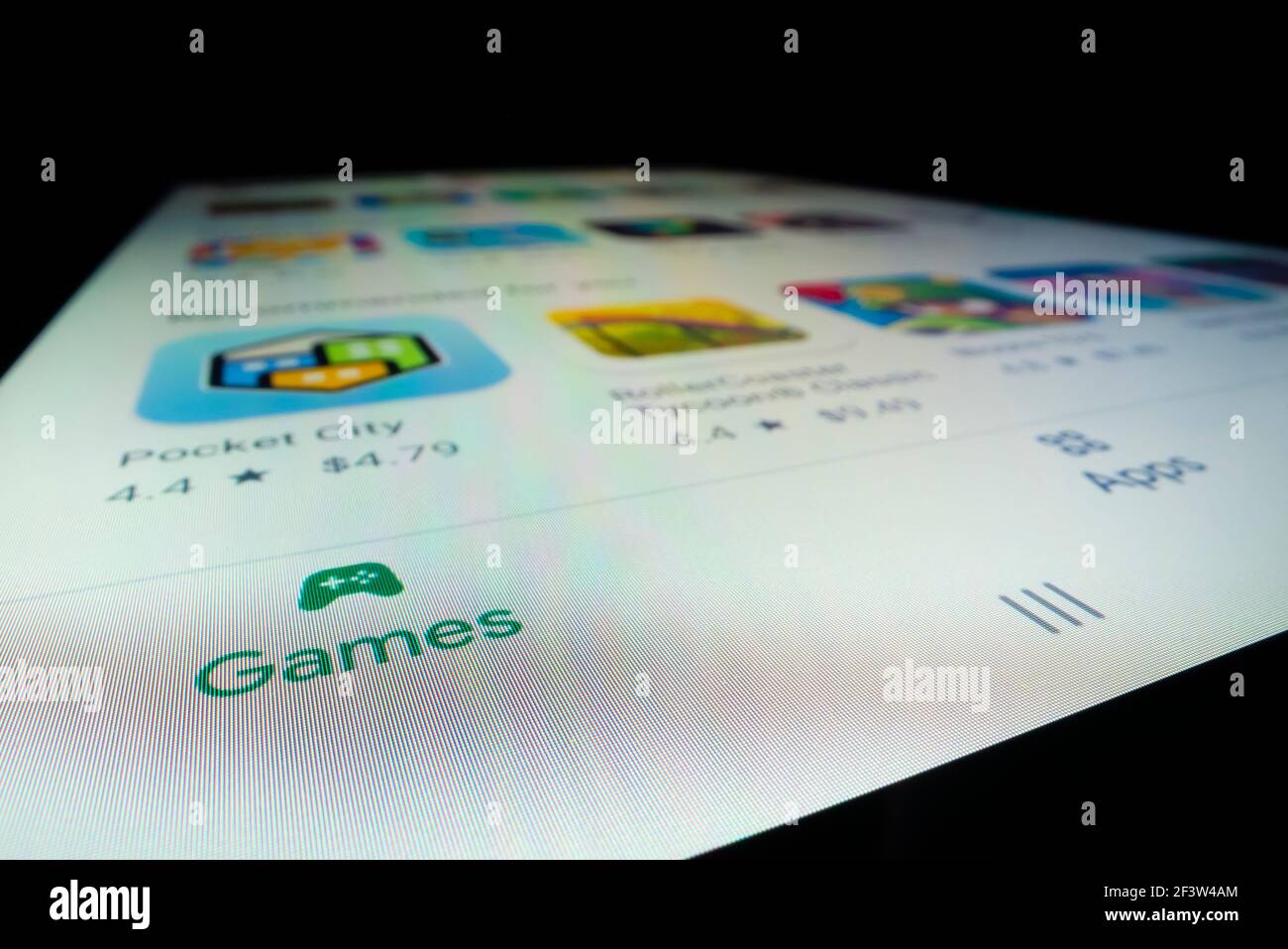 Nahaufnahme von Spielen zum Verkauf im Google Play Store Stockfoto