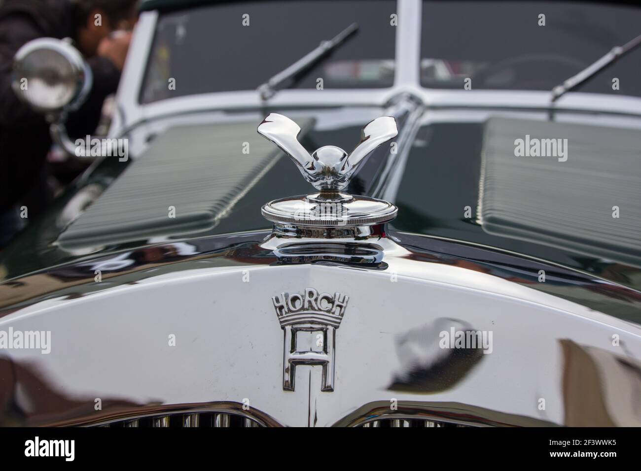 Auto Horch 3D Bonnet Badge Statue auf Oldtimer Stockfoto