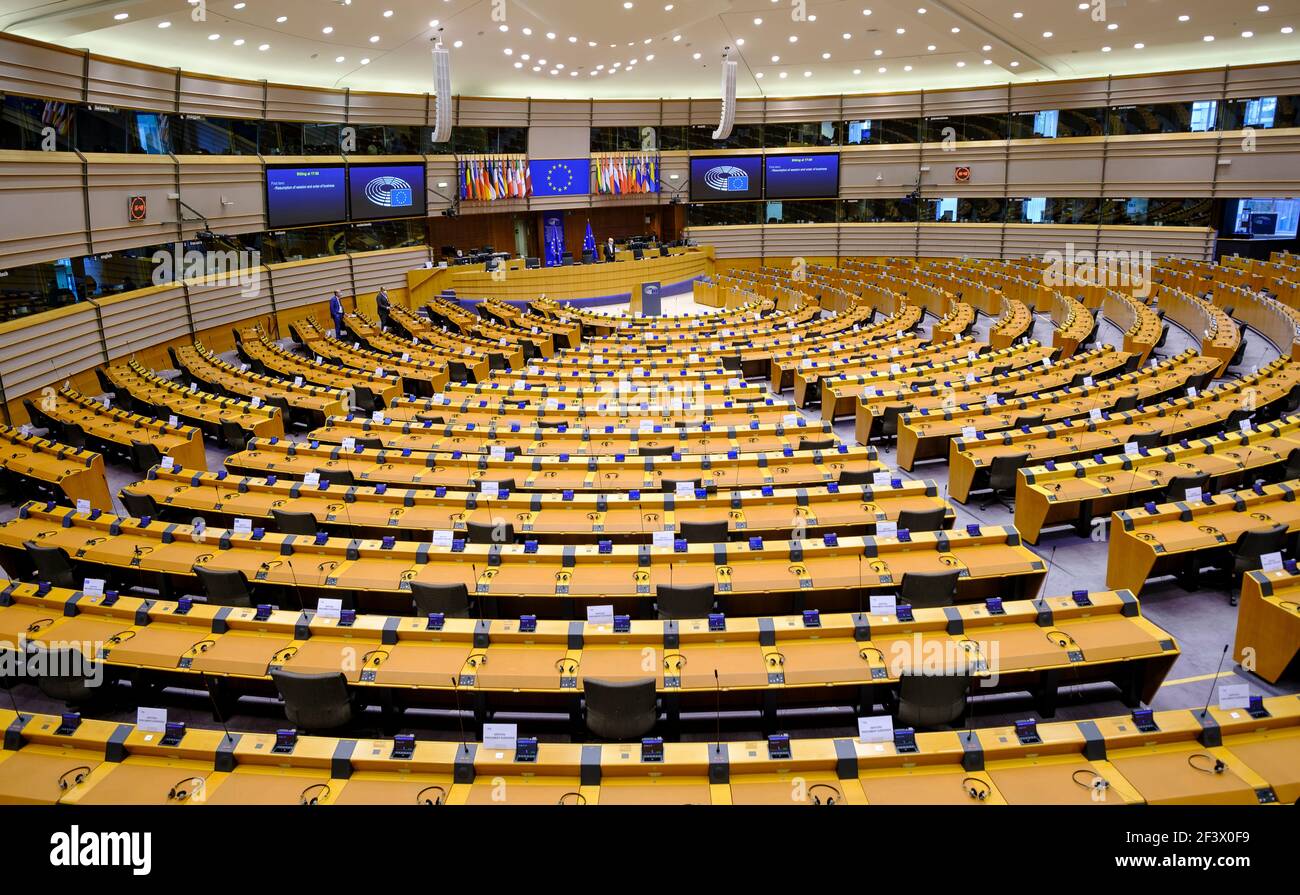 Belgien, Brüssel: Leerer Plenarsaal des Europäischen Parlaments am 19. Oktober 2020. Aufgrund der COVID-19-Pandemie hält das parlament virtuelle Treffen ab Stockfoto