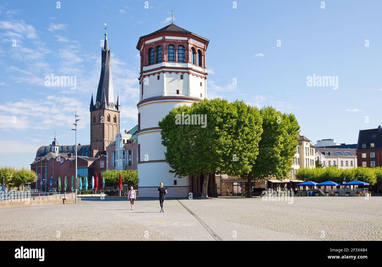Schlosturm und Lambertuskirche in Düsseldorf Stockfoto