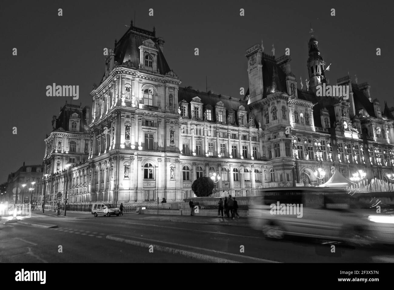 Paris, Frankreich - 4. Juni 2013 : das Rathaus von Paris in schwarz und weiß Stockfoto