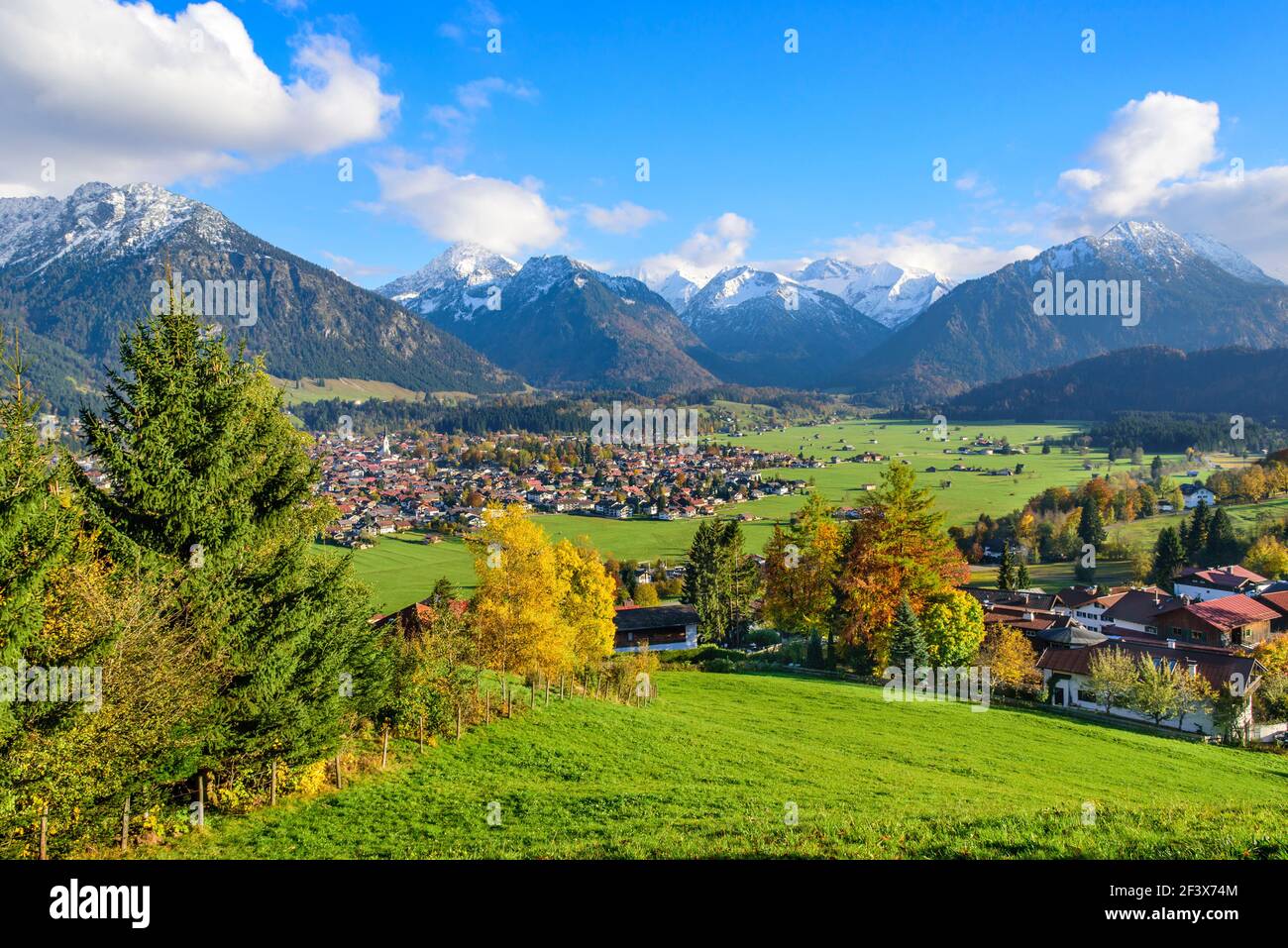 Herbstliche Blick auf Oberstdorf Stockfoto