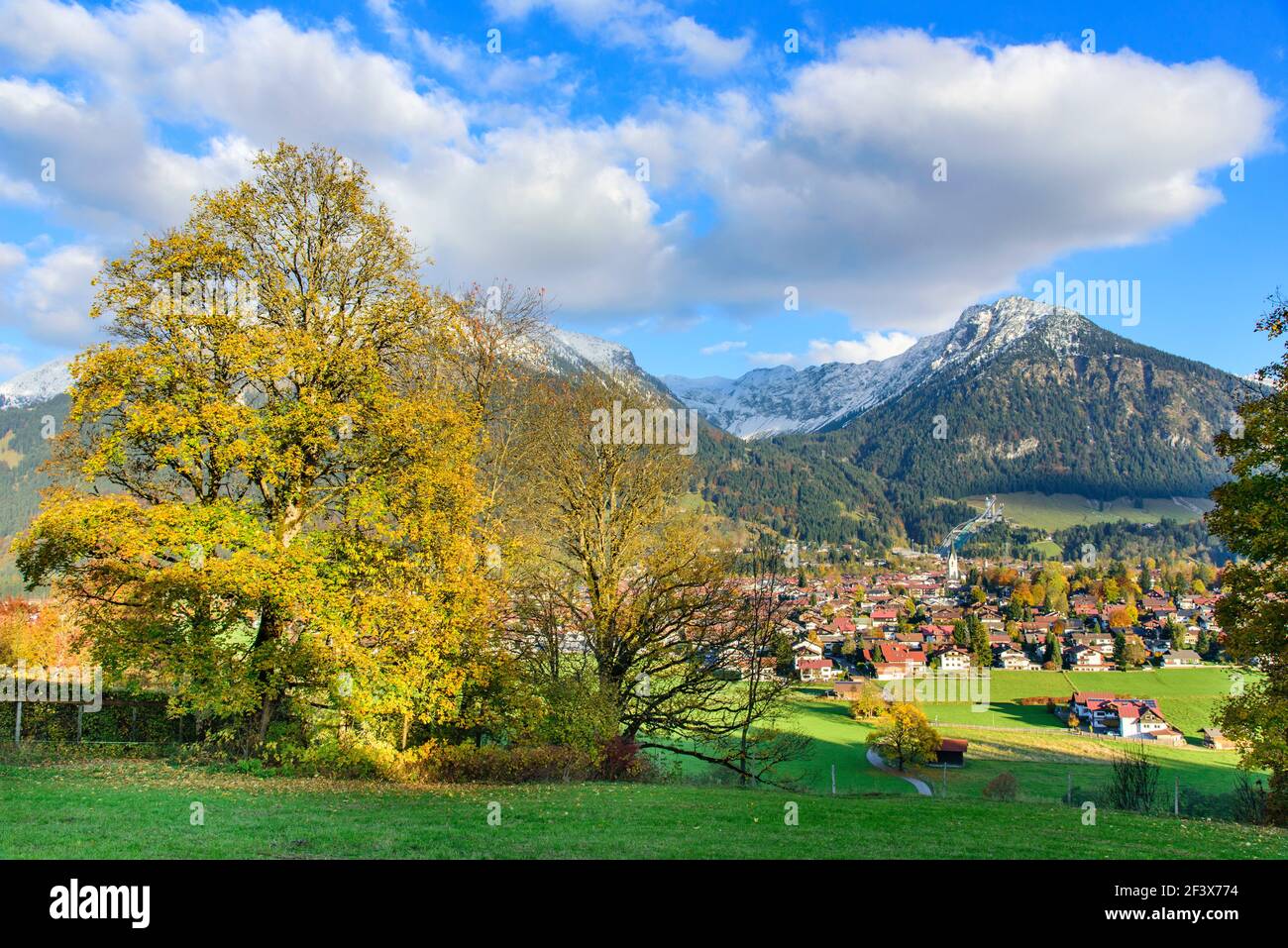 Herbstliche Blick auf Oberstdorf Stockfoto