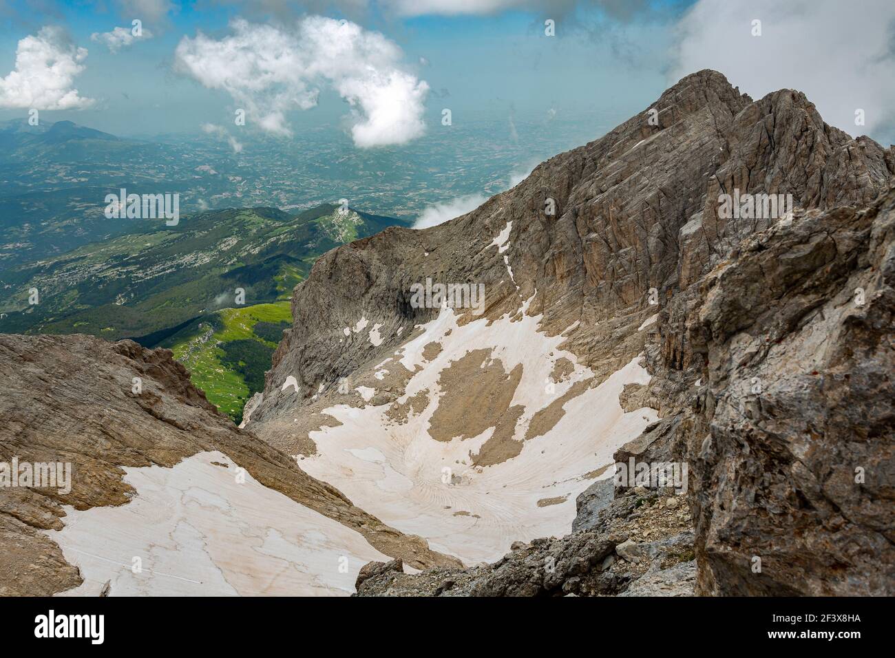 Landschaft des Calderone Gletschers, der südlichste Gletscher, von der Spitze des Corno Grande gesehen. Gran Sasso und Nationalpark Monti della Laga Stockfoto