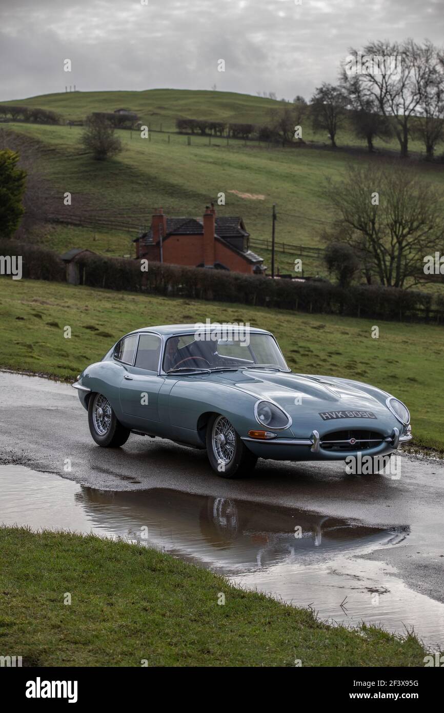 Jaguar E-Type Reborn Test gefahren in Prologis Park, Coventry, England, Vereinigtes Königreich Stockfoto