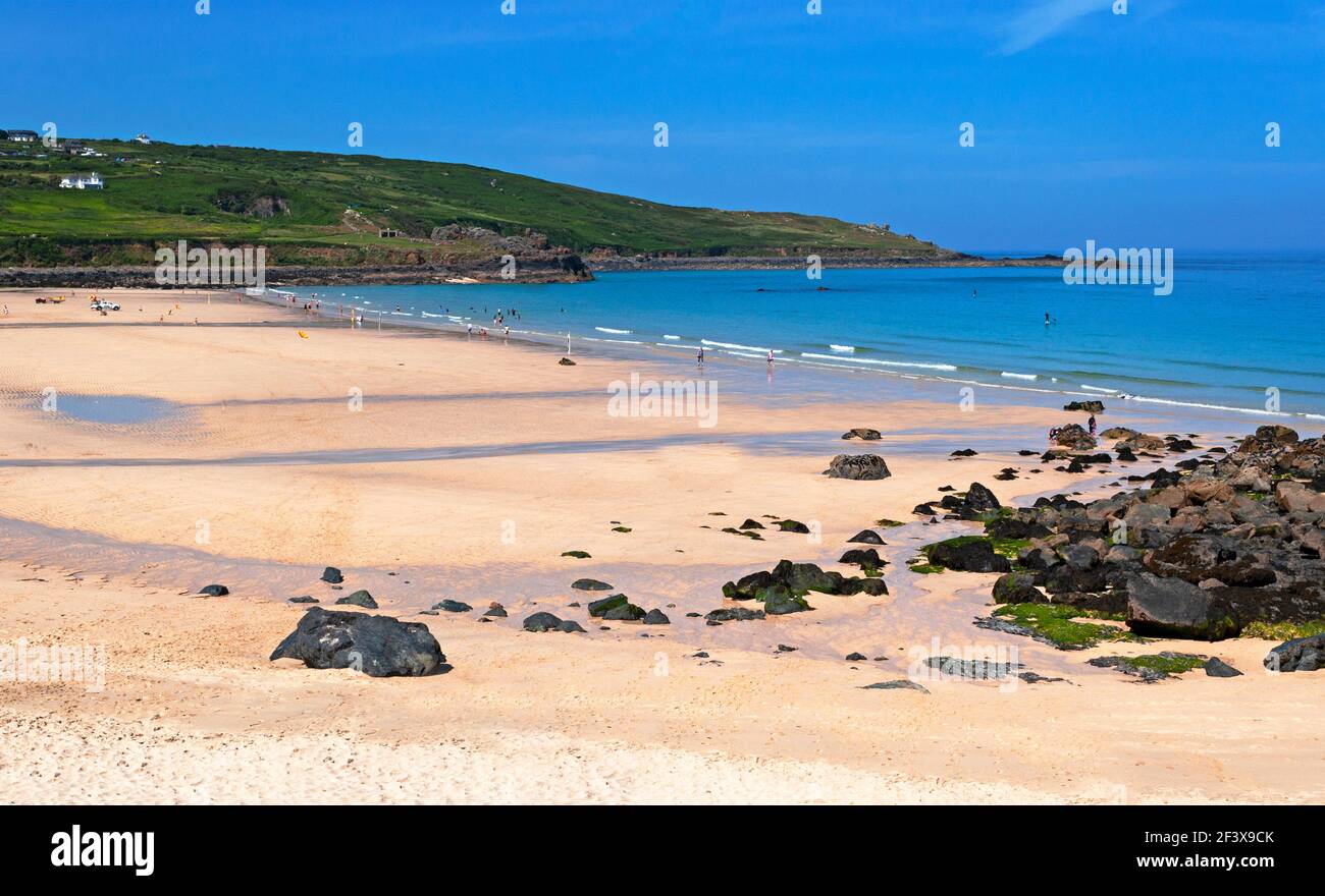 Sonniger Sommertag am Porthmeor Strand in St. ives cornwall england Stockfoto