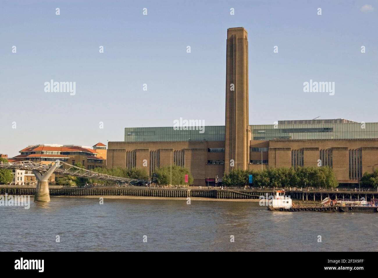 Das ehemalige Bankside Power Station, heute Tate Modern Gallery am Südufer der Themse in Southwark, London. Stockfoto