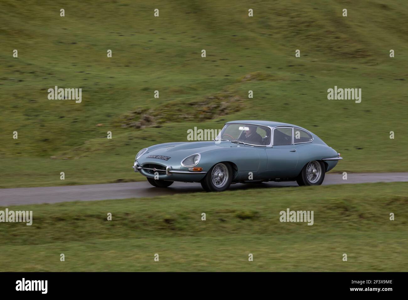 Jaguar E-Type Reborn Test gefahren in Prologis Park, Coventry, England, Vereinigtes Königreich Stockfoto