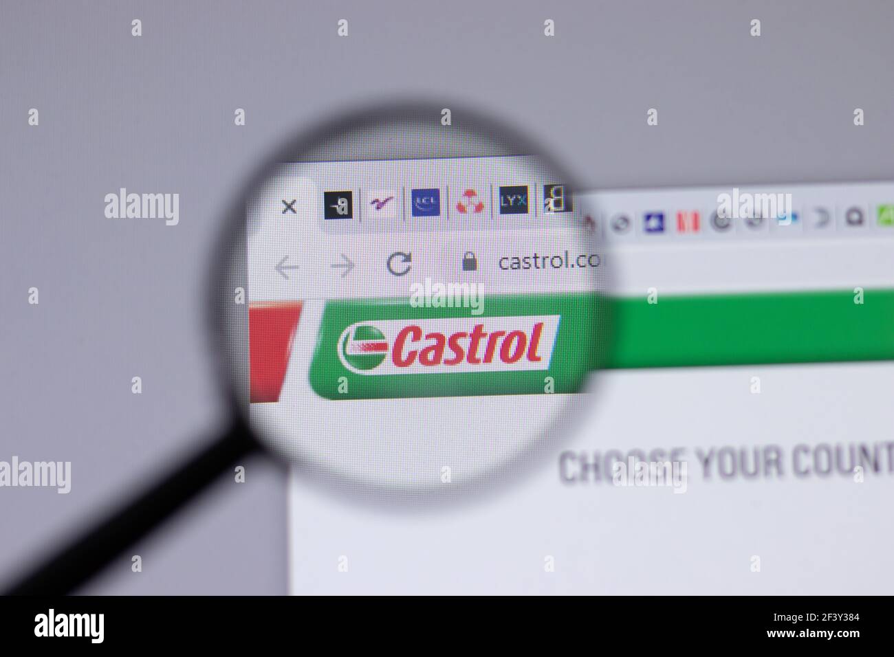 New York, USA - 18. März 2021: Castrol Firmenlogo-Symbol auf Website, illustrative Editorial Stockfoto