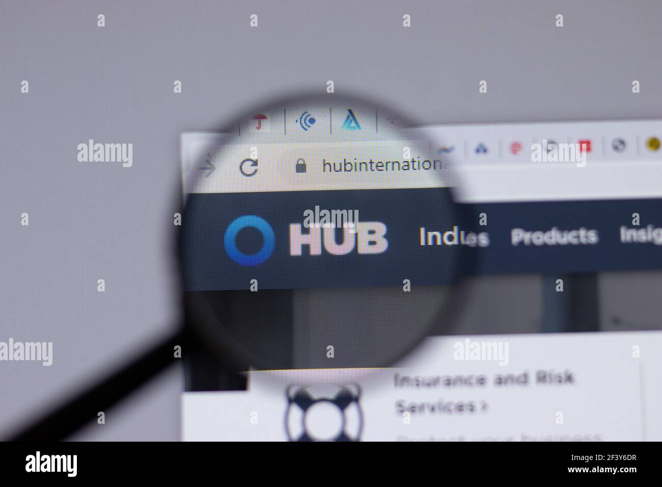 New York, USA - 18. März 2021: HUB International Firmenlogo-Symbol auf Website, illustrative Editorial Stockfoto