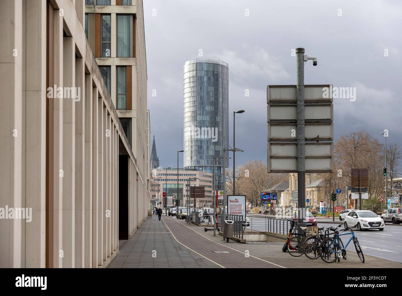 Das Kölner Dreieck ist ein markantes Wahrzeichen in Köln und überall in der Innenstadt zu sehen. Stockfoto Das Kölner Dreieck ist ein markantes Wahrzeichen in Köln und überall in der Innenstadt zu sehen. Stockfoto