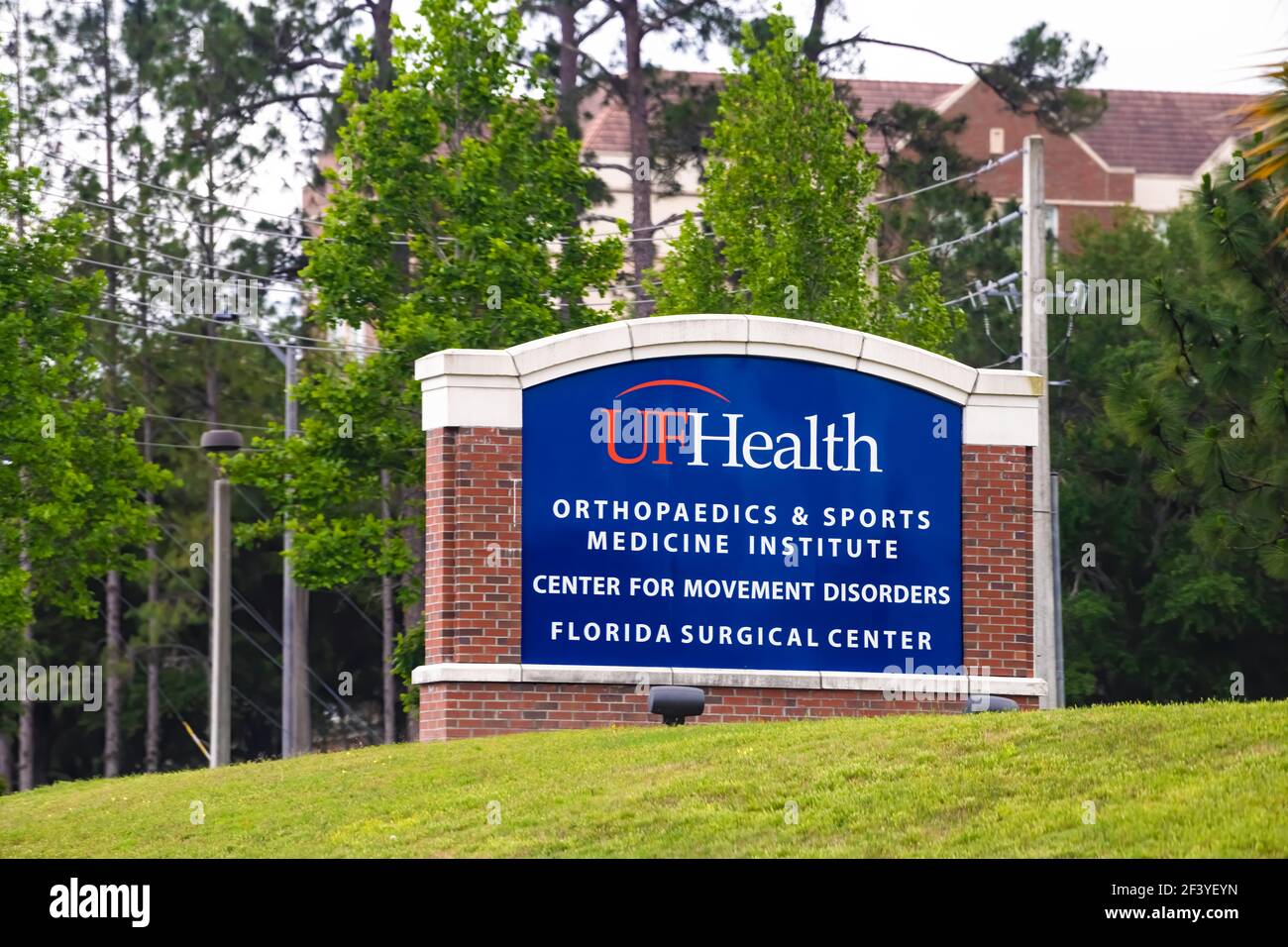 Gainesville, USA - 27. April 2018: Universität von Florida Gesundheitsdienst Zeichen für Krankenhaus der Orthopädie und Sportmedizin medizinisches Institut, cente Stockfoto